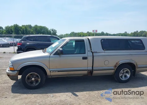 2002 Chevrolet S-10 Ls из США, поврежденный, VIN 1GCCS14W828238193